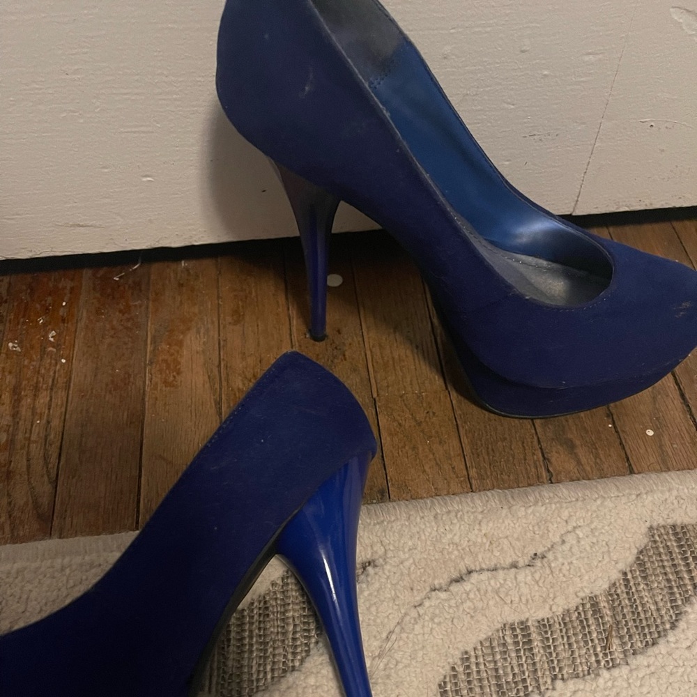 Stilettos 💙 - Picture 3 of 4